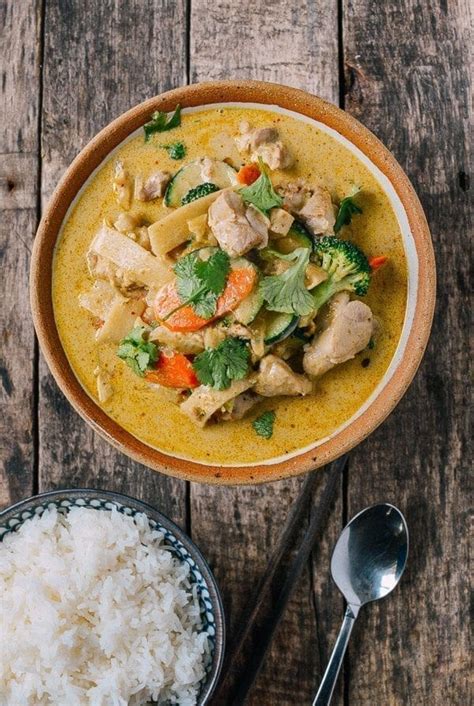 There is something about pounding all those ingredients into a delicious paste. Green Curry Chicken - Thai Style - The Woks of Life