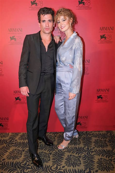 Стокгольм и Денвер в Венеции звезды сериала Бумажный дом посетили кинофестиваль Glamour