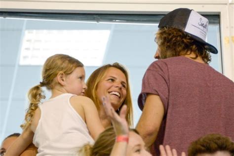 Photo Laure Manaudou Avec Sa Fille Manon Et Son Ch Ri Jeremy Frerot