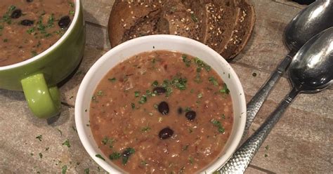 De bruine bonensoep van oma Mappie uit de slowcooker