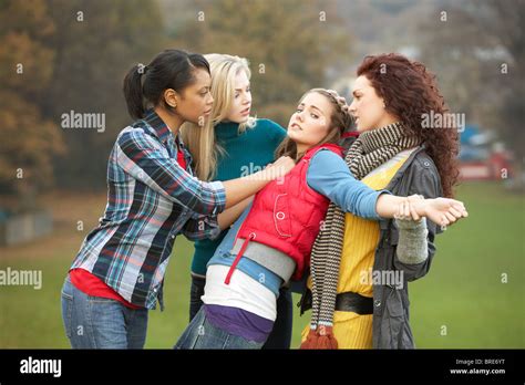 Girl Gang Fotografías E Imágenes De Alta Resolución Alamy
