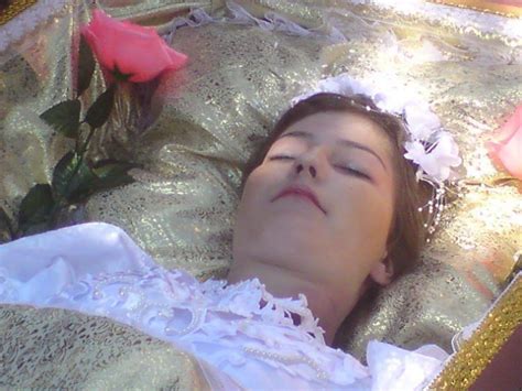 Dead Beautiful Funeral Beauty Girl