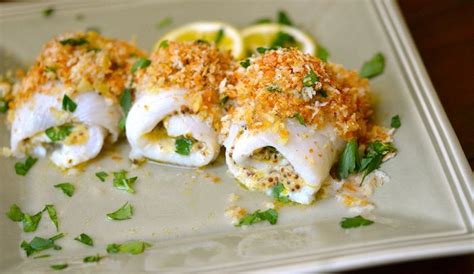 Filetti di platessa al limone i filetti di platessa si realizzano lavando la platessa e successivamente infarinandola, verra poi dorata in padella e infine bagnata. Ricetta Filetti di sogliola alla Normanna - Le Ricette di ...