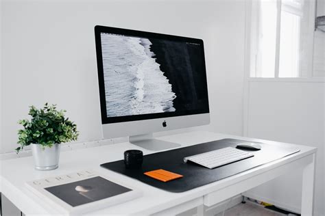 19 Minimalist Desk Setup Ideas To Improve Work Efficiency — Miss Tea