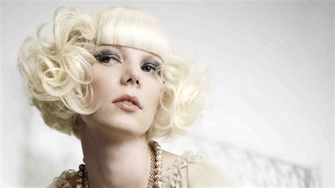 Bouncy loose curls are now yours to have without the. Short hair with loose curls and a super sleek fringe