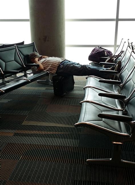 35 People Who Were Caught Sleeping In Extremely Uncomfortable Positions Demilked