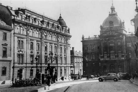 Az épületcsonkot a következő évtizedekben többnyire raktárnak használták, belső udvarán karbantartó gépek, traktorok parkoltak. Magyar Kir. Honvéd Főparancsnokság | Anno Budapest I ...