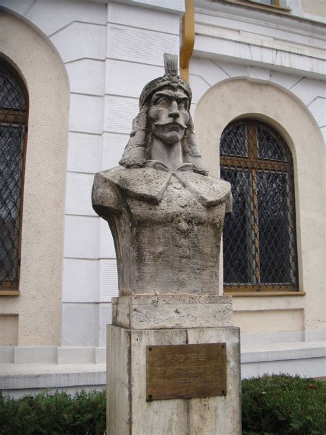 Vlad Tepes Statue