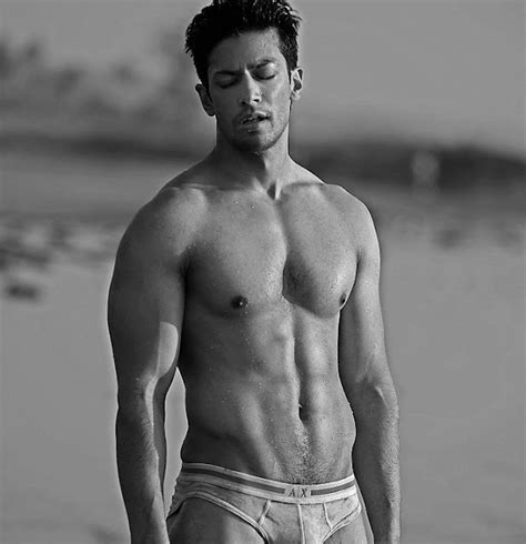 Hot Body Shirtless Indian Bollywood Model Actor Muzamil Ibrahim