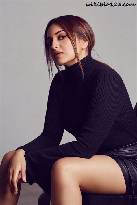 Sonakshi sinha is an indian film actress who is mostly known for her broad and bold personality.she instantly rose to fame with her debut movie dabangg (2010) starring salman khan for which she received the filmfare award for best female debut. Sonakshi Sinha wiki Bio Age Figure size Height HD Images ...