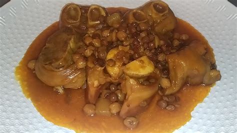 Pieds de veau à la marocaine كرعين معلكين بالزبيب و الحمص -