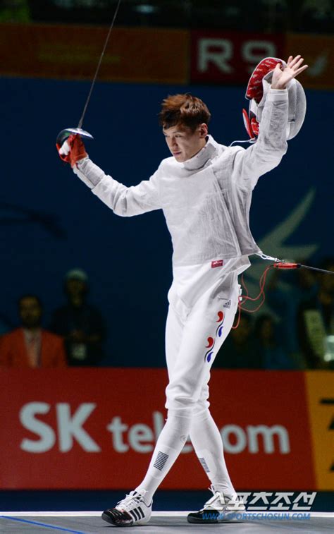 도전무한윤기 現 펜싱 세계 랭킹 1위 오상욱 vs 前 쇼트트랙 세계랭킹 1위 곽윤기 간의 대결, 스포츠 몬스터에서 자존심 대결확인! 인천AG구본길母 "월급통장째 보내는 효자,집부터 사라한다"