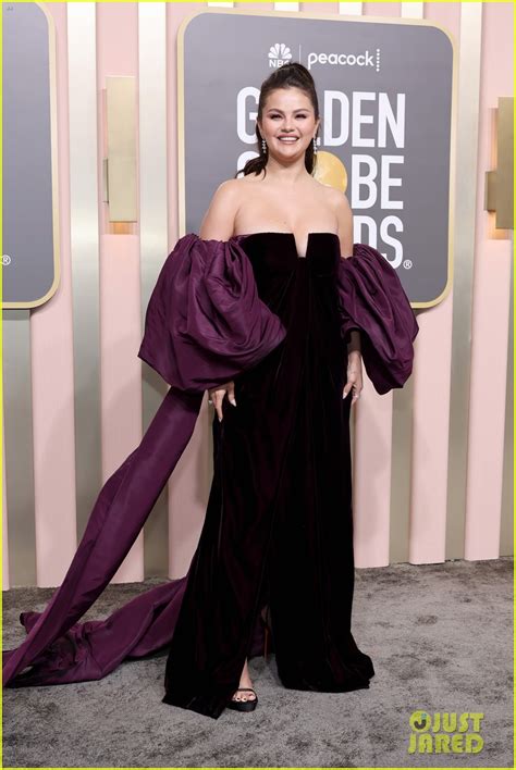 Selena Gomezs Golden Globes 2023 Plus One Revealed Her Sister Gracie