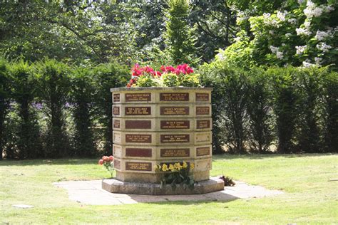 The park was created in 1933 by public subscription to honour alexander muir, who composed the song the maple leaf forever. Memorial planter - Enable : Enable