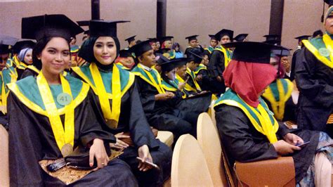 Kalau di sini kan katanya hanya bapak sendiri yang tinggal, jadi pekerjaannya tidak berat sekali. Terkuak! Ini 8 Sarjana Yang Dibutuhkan 5 Tahun Mendatang ...