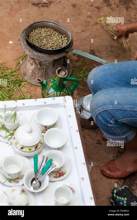 Ethiopia Coffee Pot Stock Photos And Ethiopia Coffee Pot Stock Images Alamy