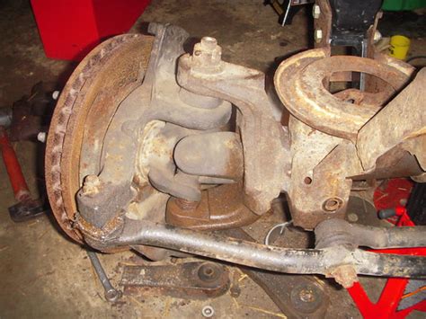 Swapping The Dana 44 Front Axle For A Dana 60