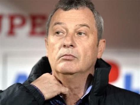 Poli iași înscrie în poarta uta arad. Poli Iași transferă pe bandă rulantă. Mircea Rednic a mai ...