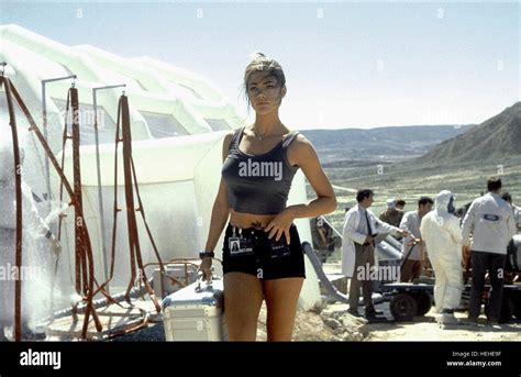 Denise Richards James Bond Die Welt Ist Nicht Genug 1999