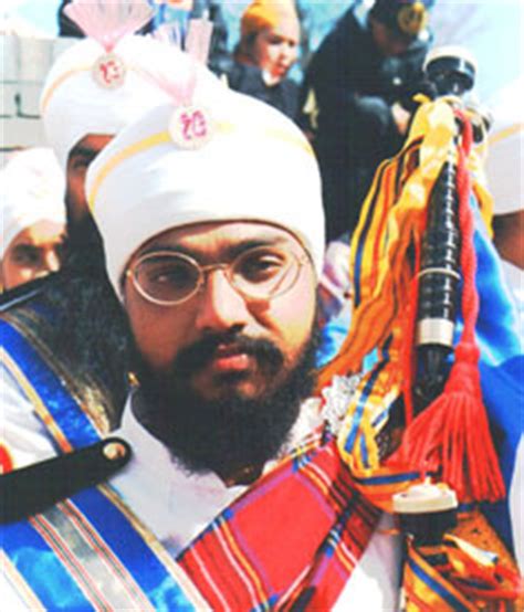 You may have heard of the sri dasmesh sikh pipe band recently when it emerged as champion at the world pipe band. Khalsa Panth and Vaisakhi 1999 Southall 6