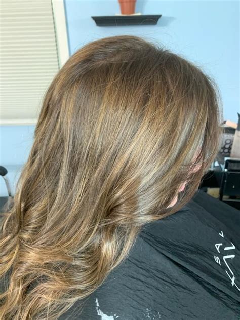 When you've spent the past however many years growing your damaged hair back, avoiding heat, wearing wigs and trying every natural product in the world and you finally see a little curl pattern comin back, zendaya wrote on instagram, underscoring the sentiment with multiple praise hands. Shades EQ™ Gloss Demi-Permanent Color 2 oz in 2020 | How ...