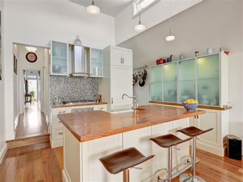 If you want a modern, smooth and efficient kitchen design, a handleless kitchen might be the right option. Floorboards in a kitchen design from an Australian home ...