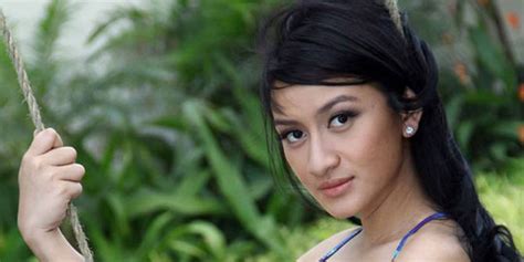 Dhini Gayatri Takut Jadi Bintang Bom Sex