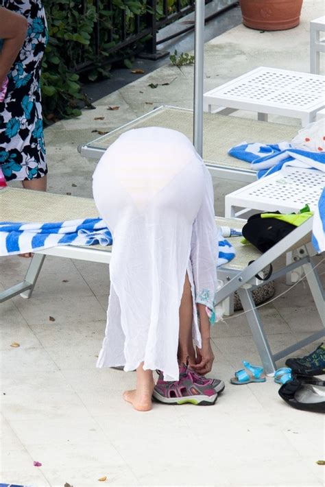Mira Sorvino Wearing A Bikini Gotceleb