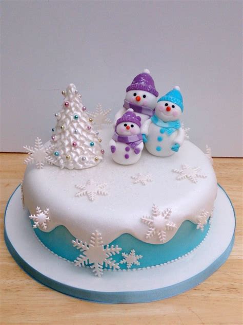 How to make fondant icing and cake decorating tips. 57 Exciting Christmas Cake Ideas