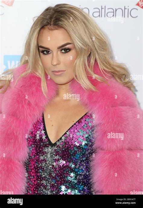 Tallia Storm Attending The Fashion Awards 2017 Hi Res Stock Photography