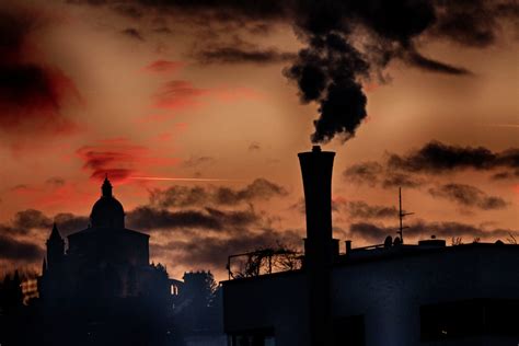 4 stelle di gran classe, nel cuore del centro storico di bologna. Inquinamento alle stelle, misure emergenziali fino a ...