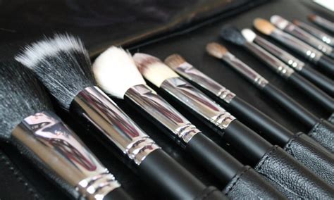 Makeup Brushes For Applying Cosmetic Cosmetic Ideas Cosmetic Ideas