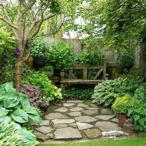 When it comes to having a little bit of privacy in your backyard, these 15+ ideas how to make backyard privacy landscaping might be what you need. Easy Ways to Make Your Yard More Private