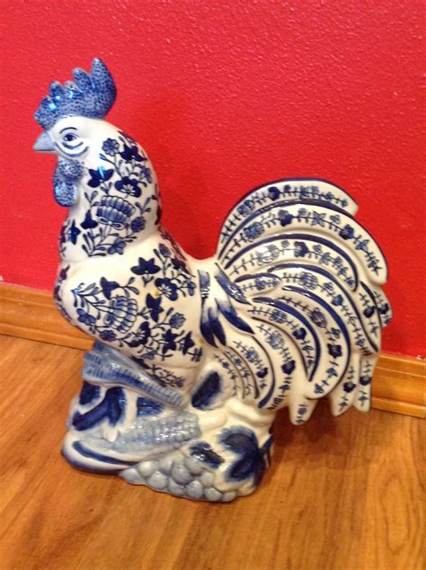 There are various colors available in terms of rooster kitchen decor colors that range from deep brown and forest green to deep shades of rust to beige for instead if your cabinets are white then red and black color will do wonders in your kitchen. Large Blue Delph Rooster | Blue and white china, Rooster ...
