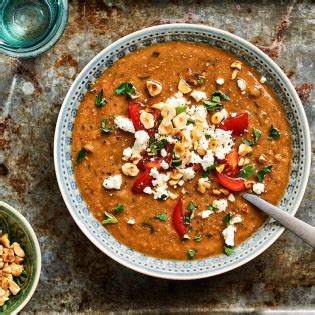 Luchtige couscous met pittige merguezworstjes en een pittig en smaakvol sausje met ratatouillegroenten. Recepten van Lassie - Super snel & heel gezond! #opjebord ...