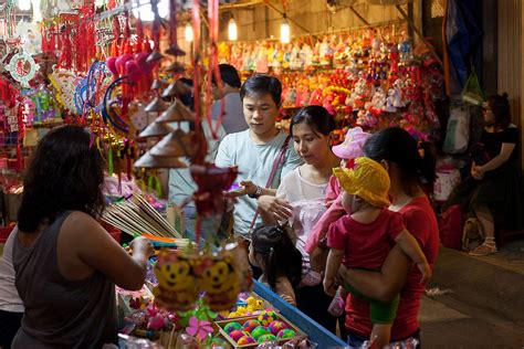Photos Color And Lights Tet Trung Thu On D5s Lantern Street Saigoneer