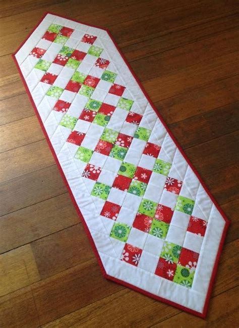 25 Beautiful Table Runner Patterns All Free Quilted Table Runners