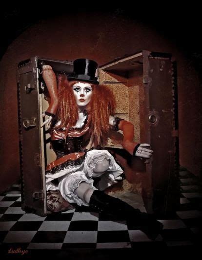 Pin De Arya Wiese Em Costume Dark Circus Moda Circo Carnaval Assustador