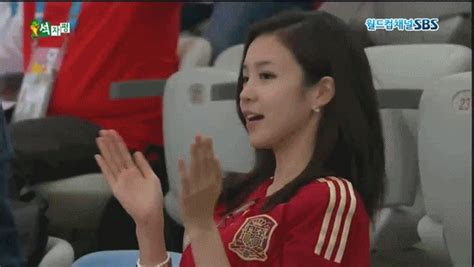Cute Smile Korean News Presenter At World Cup 2014 Epic Fail Pictures Meme Pictures Funny