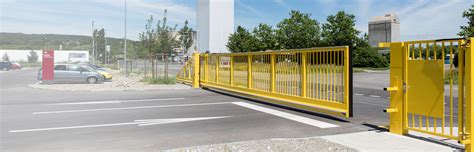 How does a boom barrier work? Sliding gate at site entrance - automatic gate system