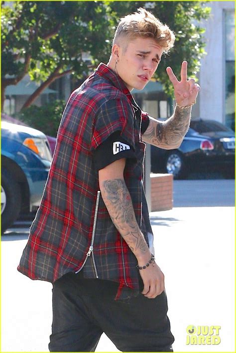Channing tatum sports a dab of facial hair at the 2014 golden globes in january, and a much smaller dab during a tv appearance in 2013. Justin Bieber sale a dar un paseo por Los Ángeles | Hair ...