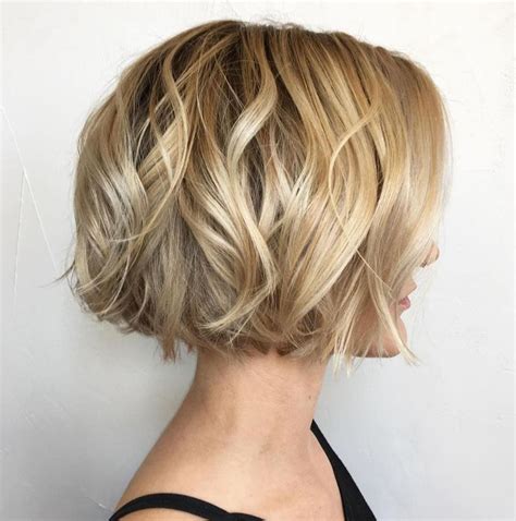 Best Collection Of Jaw Length Wavy Blonde Bob Hairstyles