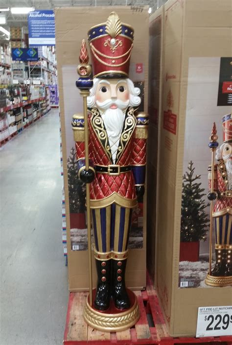 Each sam's club location employs roughly 175 people, meaning the move could make as many as 11,000 people unemployed. Old Neko: Photo: Giant Christmas Nutcracker Sams Club