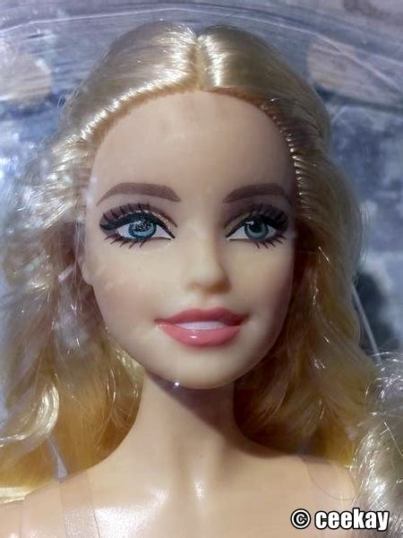 2016 Holiday Barbie Blonde Dgx98 2