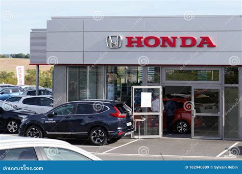 Bordeaux Aquitaine France 10 27 2019 Honda Dealership Sign Car