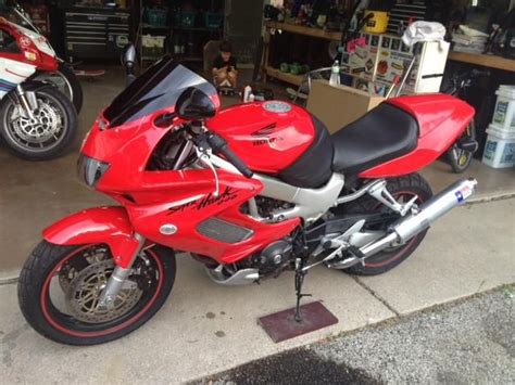 Blue street legal title status: Buy 1998 Honda Superhawk VTR 1000 on 2040-motos