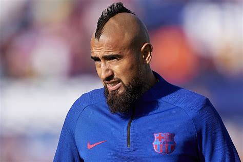 | arturo vidal el adn del barça se está quedando atrás , messi quiere ganar la champions. Report: Arturo Vidal 'storms out of training' after being ...