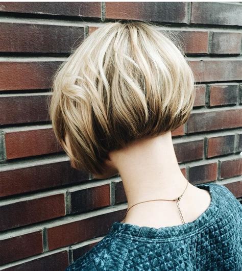 The middle part blunt cut bob looks stunning with curled front strands. 31 Pretty and Easy Short Hairstyles - Pretty Designs