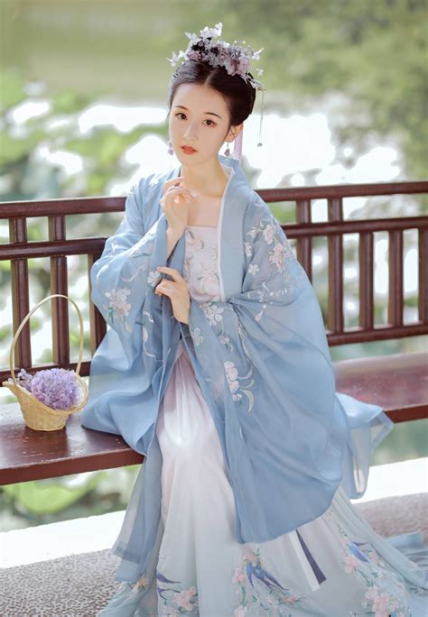 Many Supporters Believe That Wearing Hanfu Brings Them A Strong Sense Of National Id Chinese