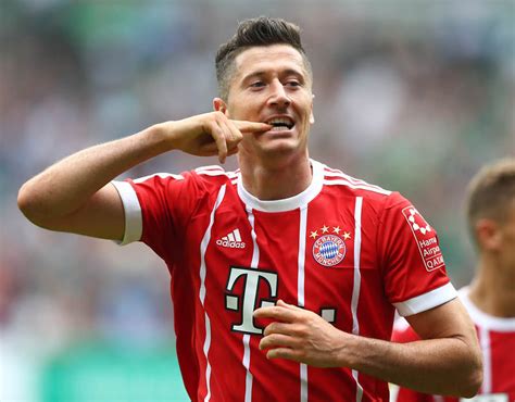 Compare robert lewandowski to top 5 similar players similar players are based on their statistical profiles. Robert Lewandowski to Man Utd: How Bayern Munich star could fit into Jose Mourinho's team ...